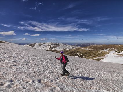 Nic Snow Shoeing - Kosciuszko NP - NSW SQ (PBH4 00 10590)